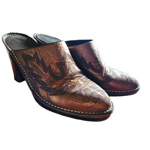 Donald J Pliner BOZZA Platform Chunky Heel Clog